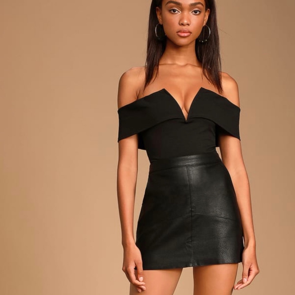 ✨NEW✨off-the-shoulder body suit